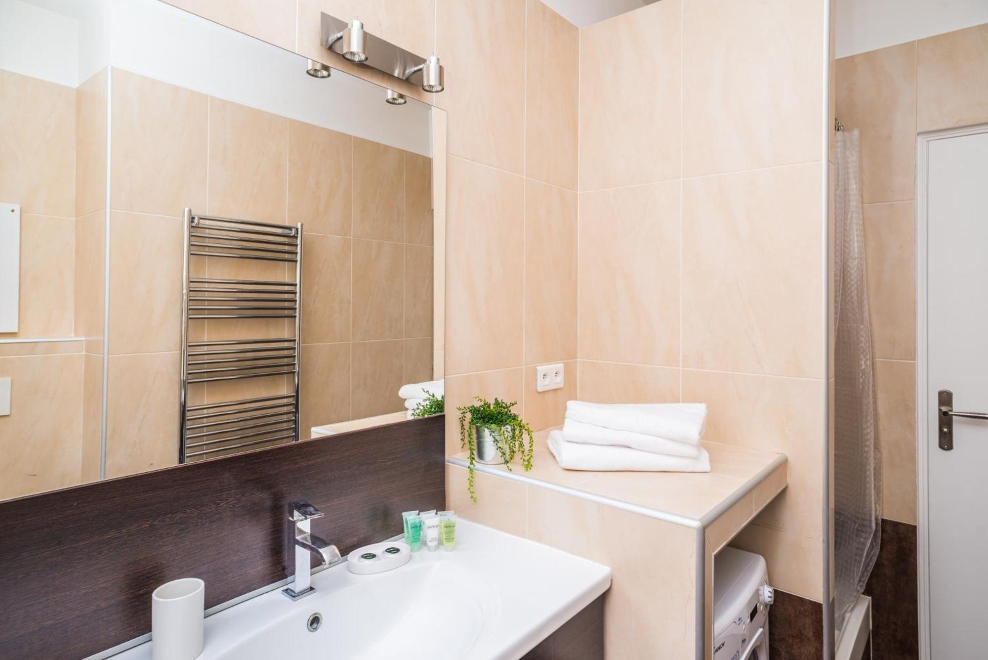Modern 2-Bedroom City Center Apartment Nicea Zewnętrze zdjęcie